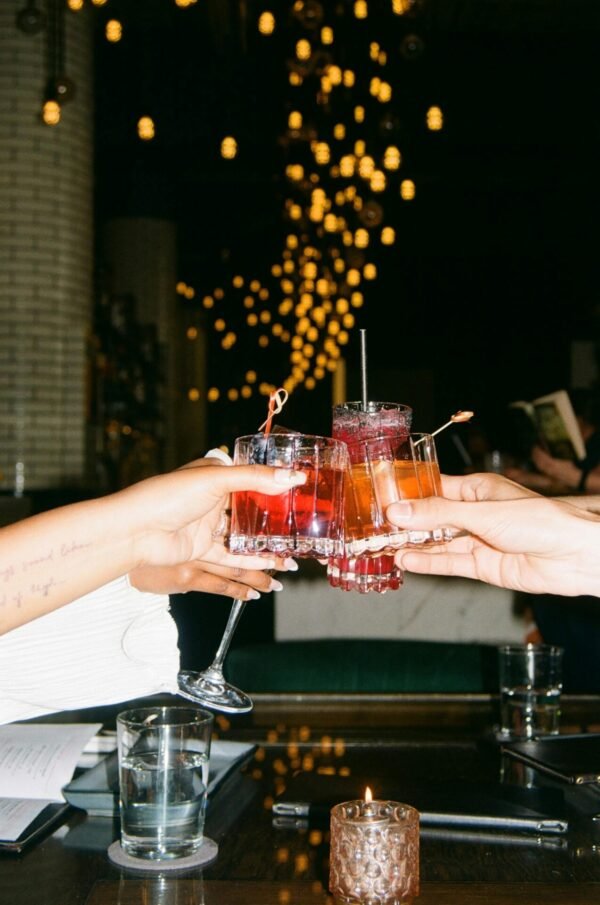 Roatán Bar Hopping Adventure – 4 Hours of Island Vibes & Tropical Cheers! Bring up to 4 People